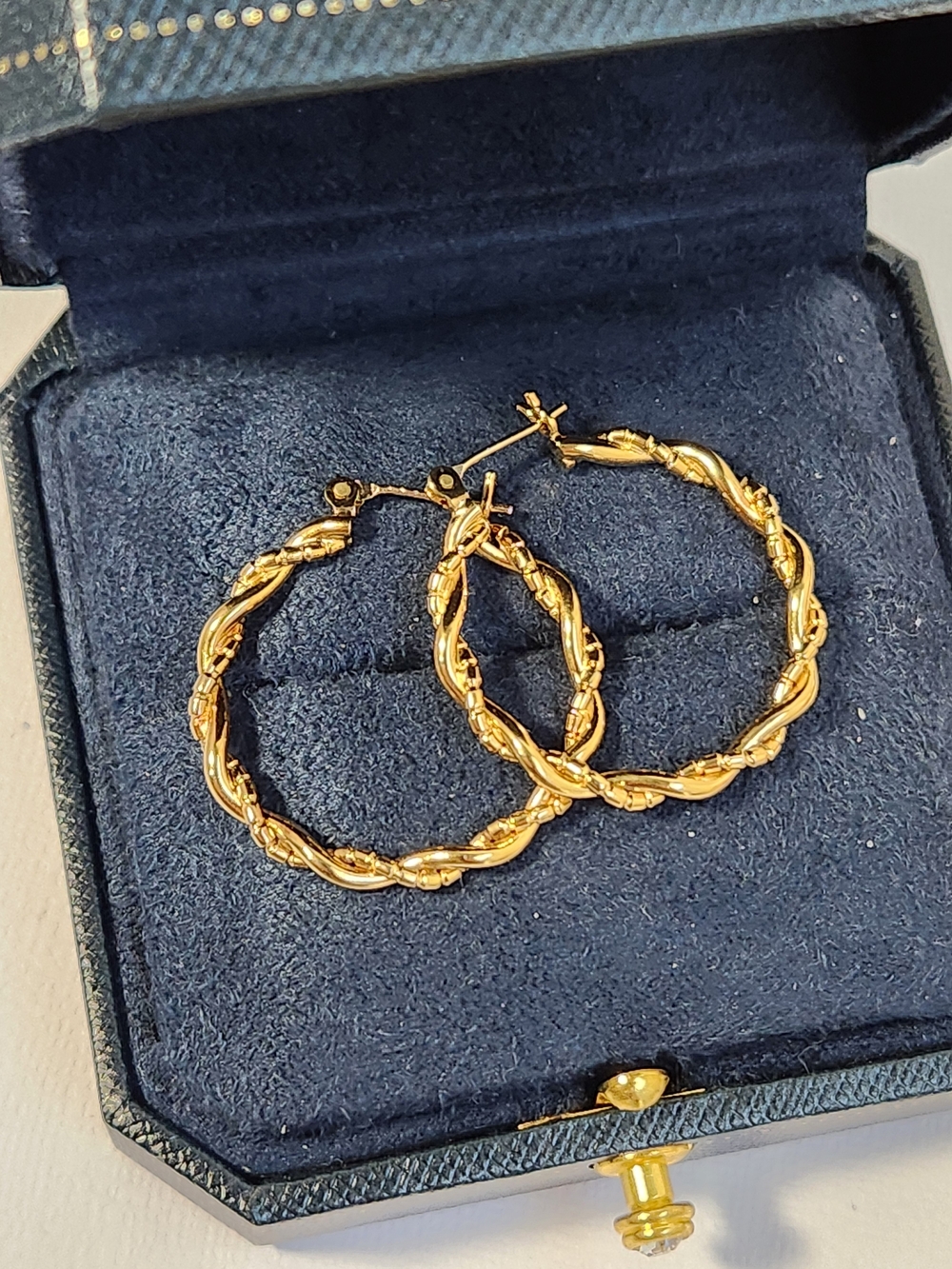 Very VTG 10K Gold Timeless Twisted Textured Rope Hoop Earrings 4.79g